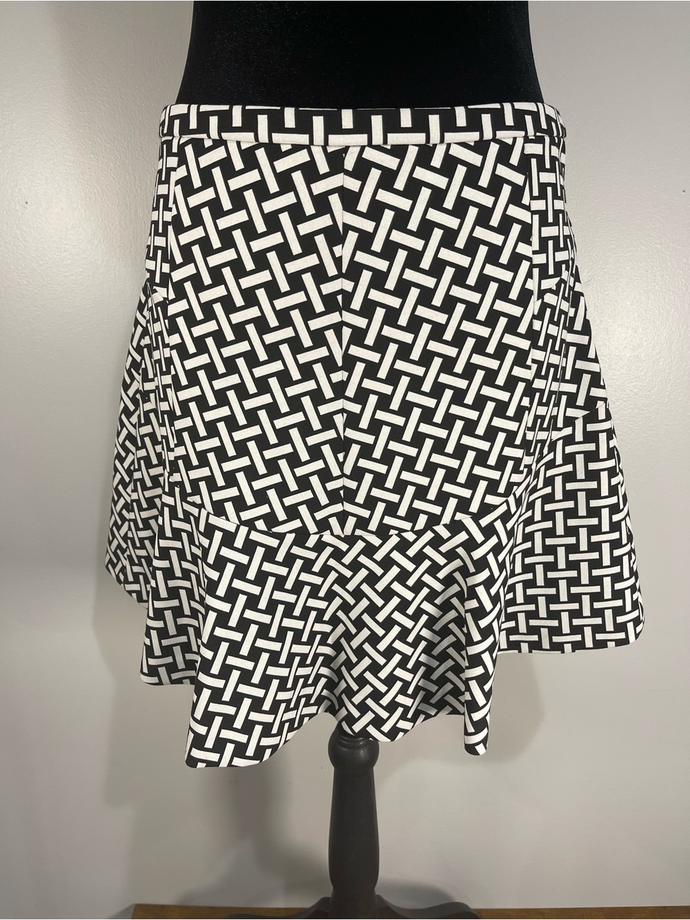Diane Von Furstenberg DVF Black and White Geometric Print Skirt Sz. 6